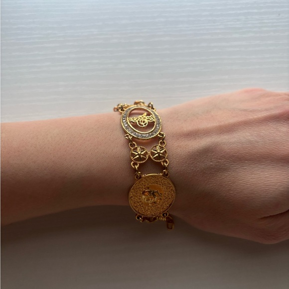 Gold Coin Link Bracelet with Oval Crystal Medallion - Women Jewelry - Picture 5 of 7